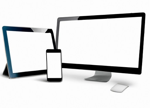 un ecran et une tablette et un smartphone pour téléconsultation